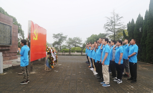 集團(tuán)組織優(yōu)秀班組長(zhǎng)開(kāi)展“三個(gè)一”活動(dòng)